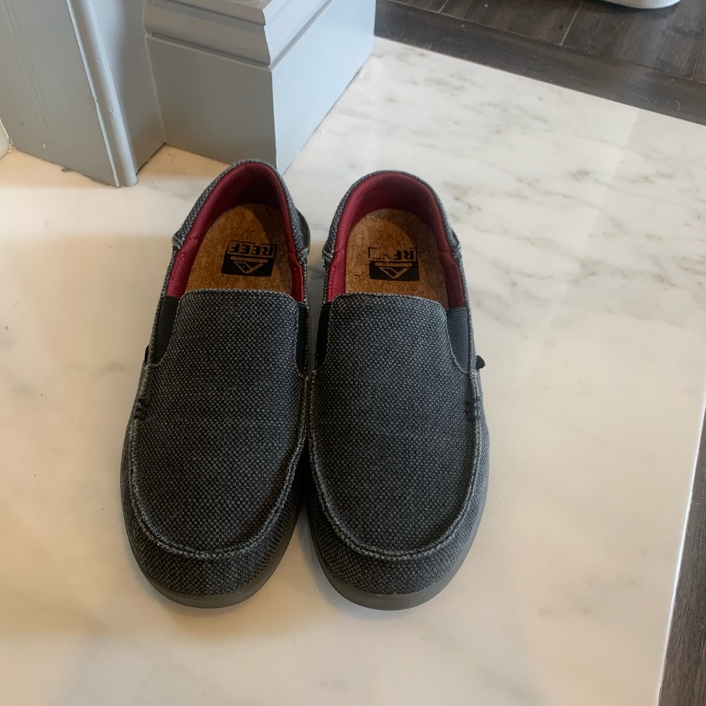 Mens Reef loafers, size 8.5, grey tweed